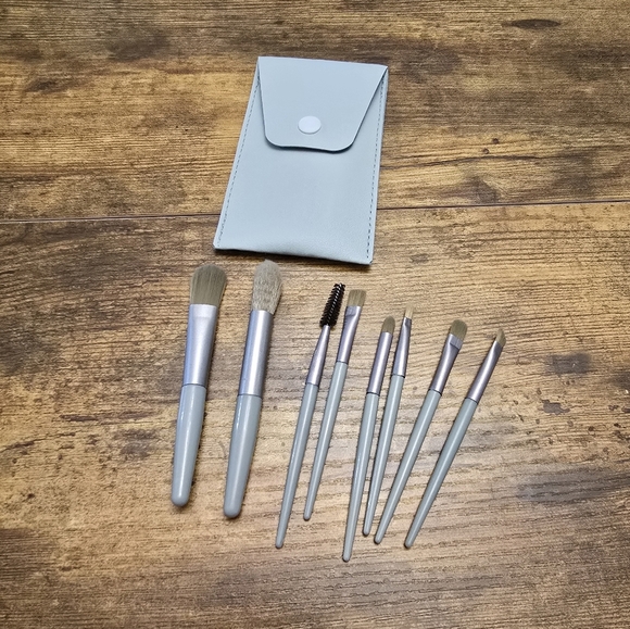 New Portable light blue Makeup Brush Set of 8 with Case - Picture 3 of 8